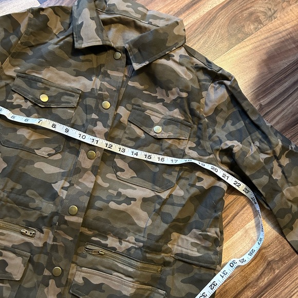 Camo jacket size Large - Picture 6 of 8